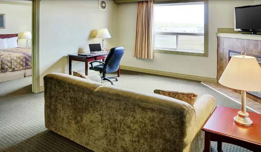 Nova Inn Peace River Екстериор снимка